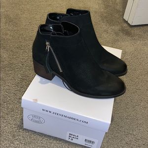 NWT SIZE 7 STEVE MADDEN BEALE BLACK BOOTIES